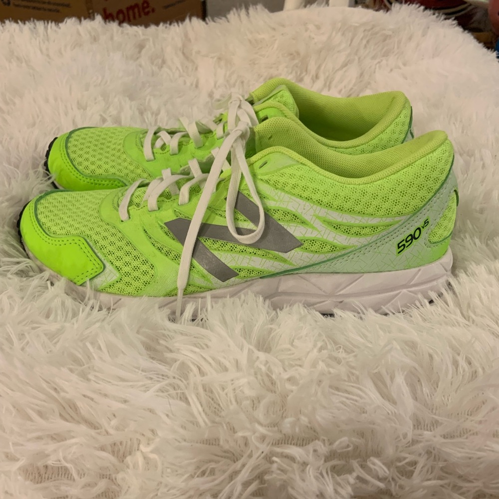 Green New Balance 590 v5 sneakers NWOT size 7.5